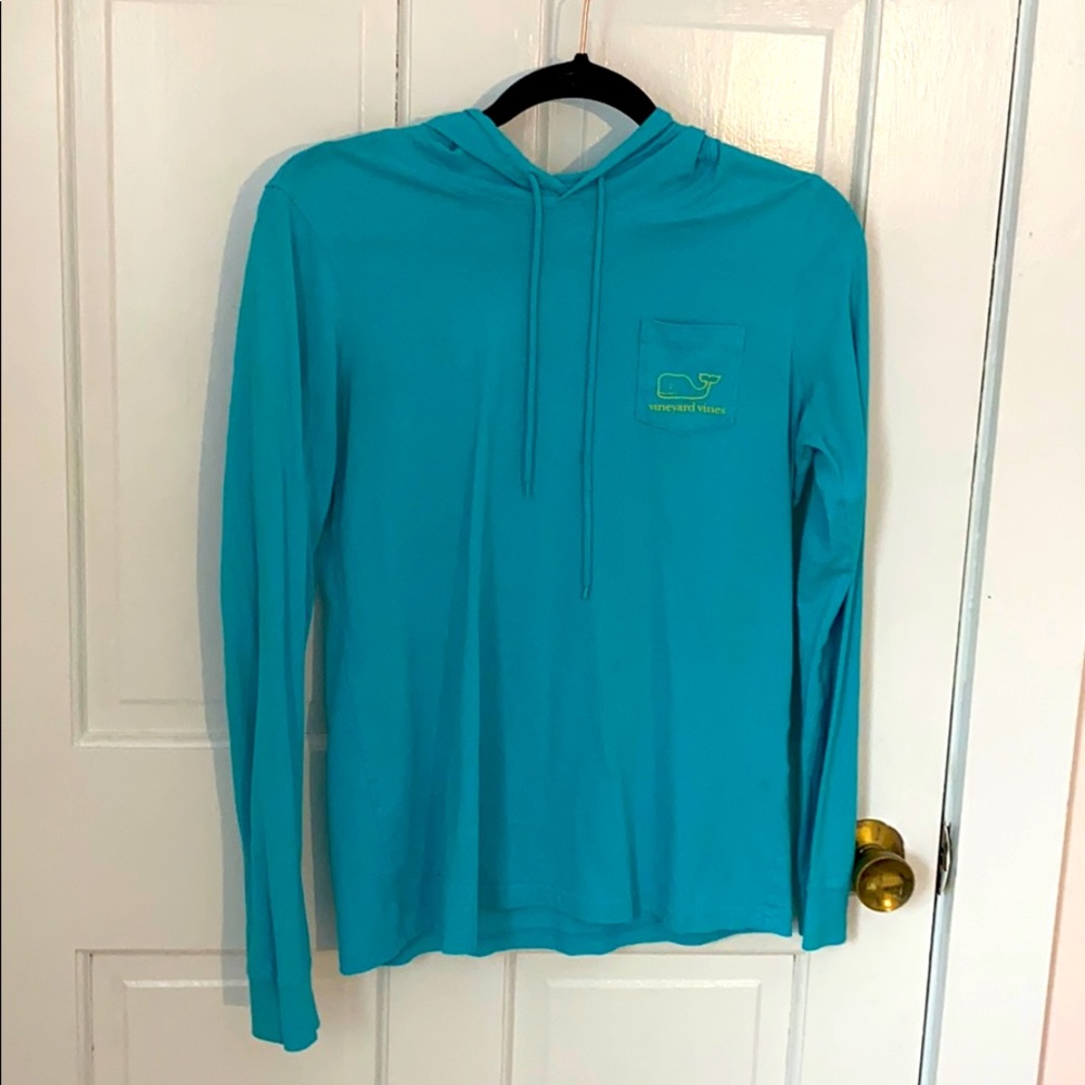 Light blue and yellow vineyard vines sweatshirt.